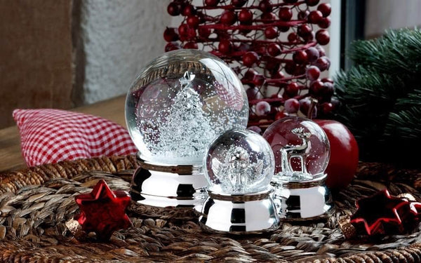 Edle Schneekugel mit Rentier- versilbert und anlaufgeschützt - 6,5 cm - maritime-deco