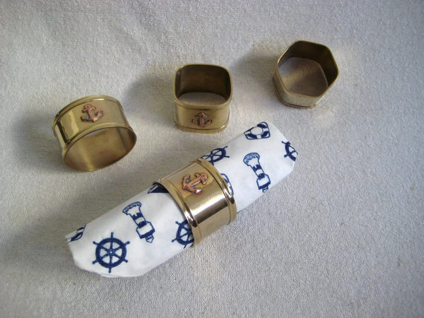 4er Set maritime Serviettenringe aus Messing + 20 Servietten Leuchtturm, Steuerrad, Anker - maritime-deco