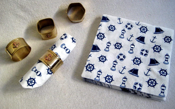 4er Set maritime Serviettenringe aus Messing + 20 Servietten Leuchtturm, Steuerrad, Anker - maritime-deco