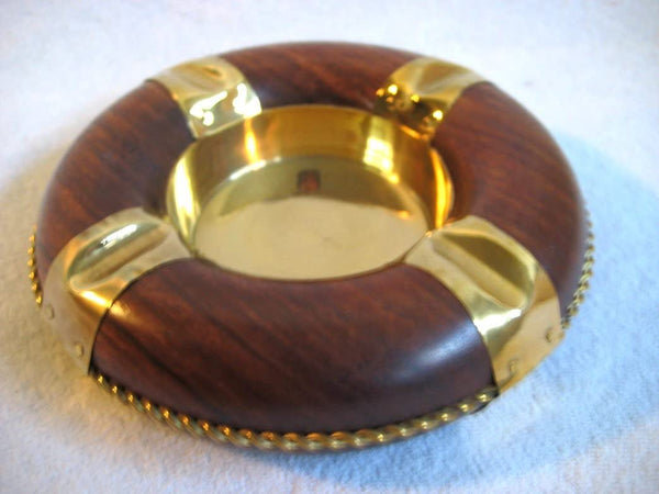 Origineller, maritimer Aschenbecher aus Messing und Holz- Rettungsring - maritime-deco