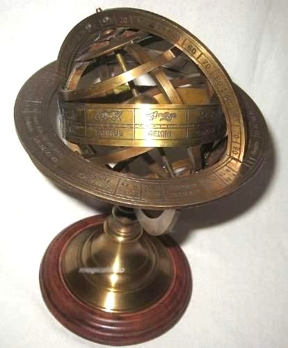 XL Globus-Armillarsphäre aus Alt-Messing- anlaufgeschützt- auf Holzsockel- 50 cm- sehr EDEL - maritime-deco