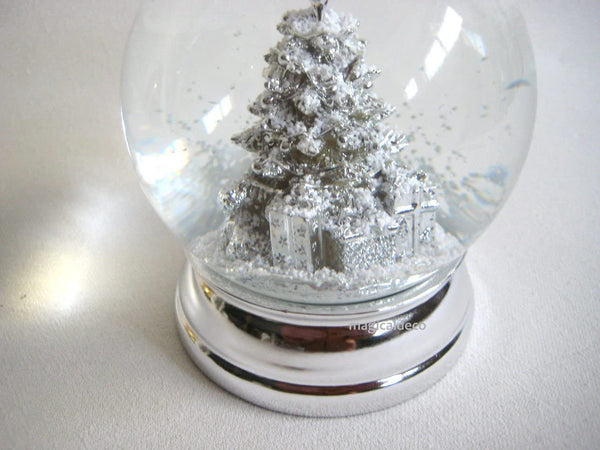 XL- Edel Schneekugel- Tannebaum, Geschenke - versilbert und anlaufgeschützt - 12 cm- 750g - maritime-deco