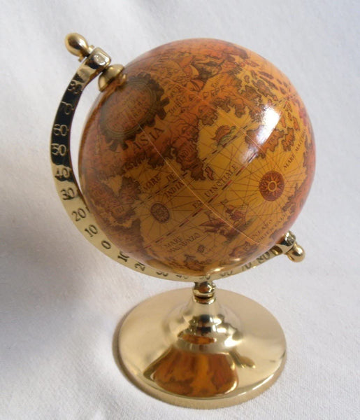 Kleiner Globus im Antikstil mit Fuß aus Messing H 23 cm- Anlaufschutz -kein polieren - maritime-deco