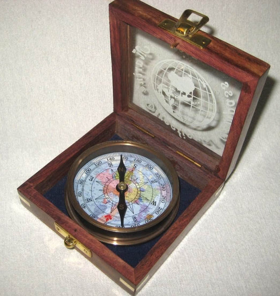 Edler Kompass - Alt- Messing- anlaufgeschützt in dekorativer Holzschatulle mit Glasdeckel