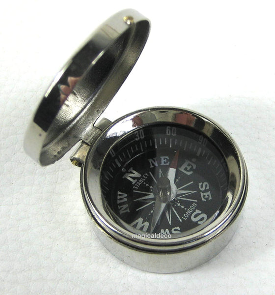 Pequeña brújula de bolsillo con tapa de latón cromado 