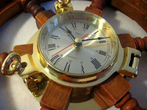 Reloj en ojo de buey 18 cm - volante - madera/latón total 60 cm 