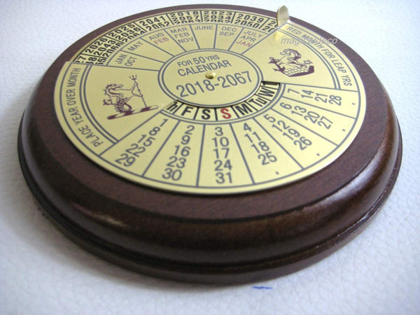 Calendario perpetuo grande - Calendario de cada año - Calendario perpetuo - Latón sobre madera 