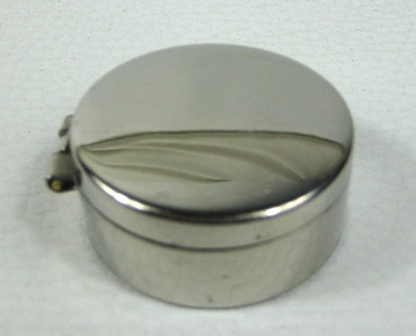 Pequeña brújula de bolsillo con tapa de latón cromado 