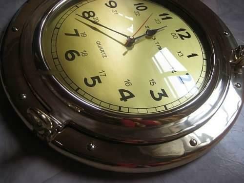 Reloj macizo en forma de ojo de buey - latón - diámetro 29 cm