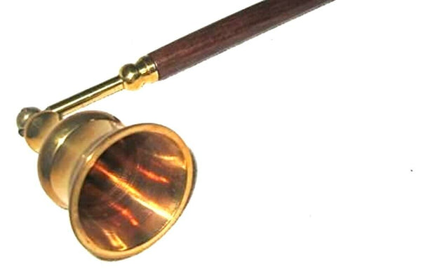 Kerzenlöscher, bewegliches Vorderteil aus Messing und Holz mit Aufhängung Kordel - maritime-deco
