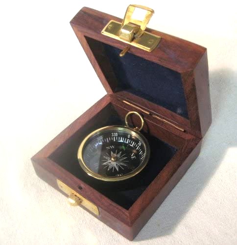 Elegante brújula de Ø 4,5 cm en caja de madera con tapa con motivo de ancla de 7,5 cm 