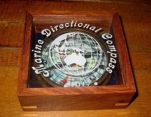 Edler Kompass - Alt- Messing- anlaufgeschützt in dekorativer Holzschatulle mit Glasdeckel