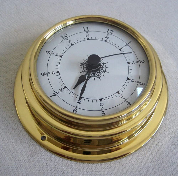 Kleine, leichte 80g Uhr in Bullaugenform aus Messing- Durchmesser 10 cm